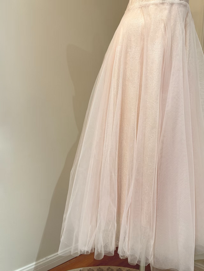 Robe de bal rose à fines bretelles et coupe trapèze, modèle AU157