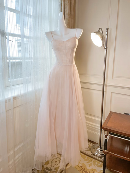 Robe de bal rose à fines bretelles et coupe trapèze, modèle AU157
