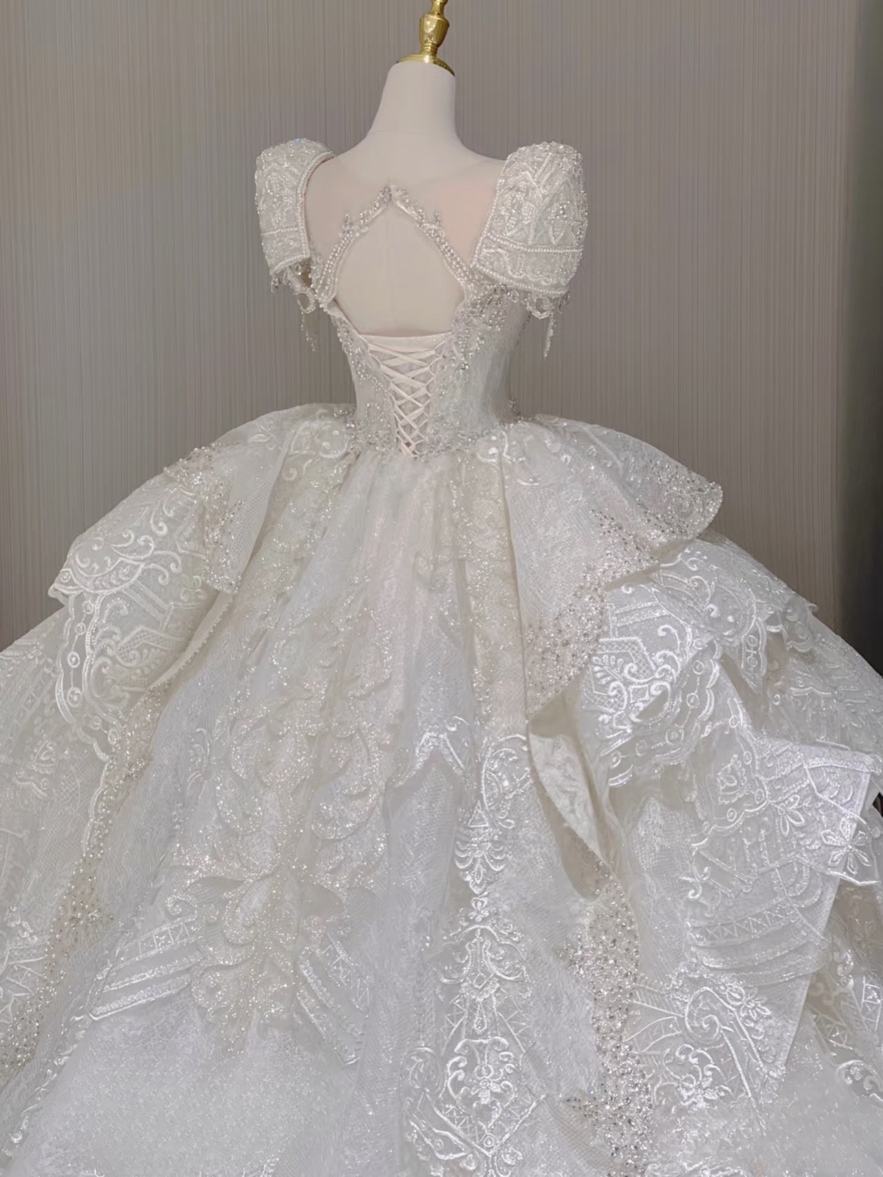 Robe de mariée longue en dentelle blanche, col en V, manches courtes, style conte de fées, automne et printemps, AU160