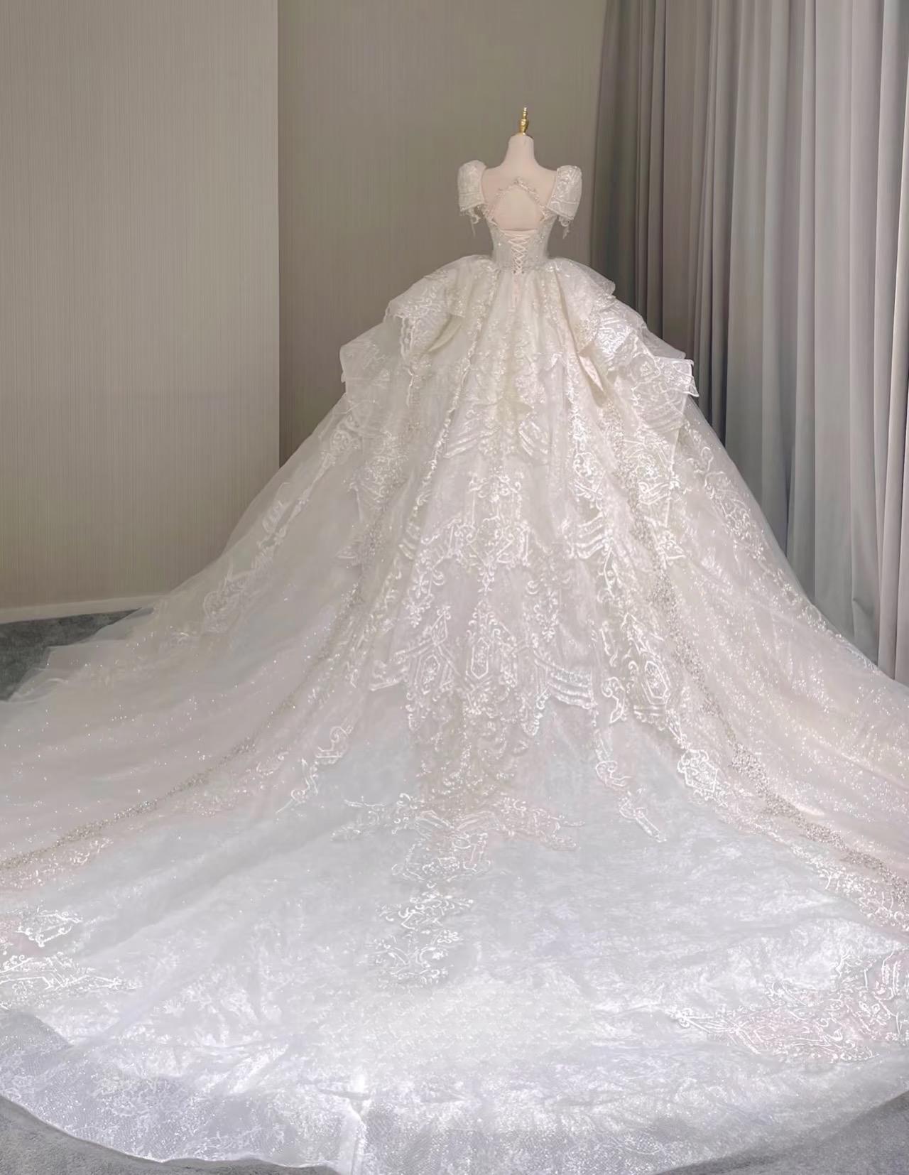 Robe de mariée longue en dentelle blanche, col en V, manches courtes, style conte de fées, automne et printemps, AU160