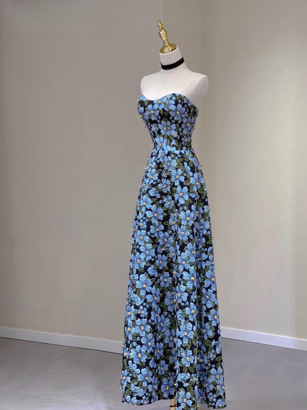 Zeitloses A-Linie Sweetheart Blau Floral Satin Langes Ballkleid Partykleid Geburtstags-Outfits Abschlusskleid AU161