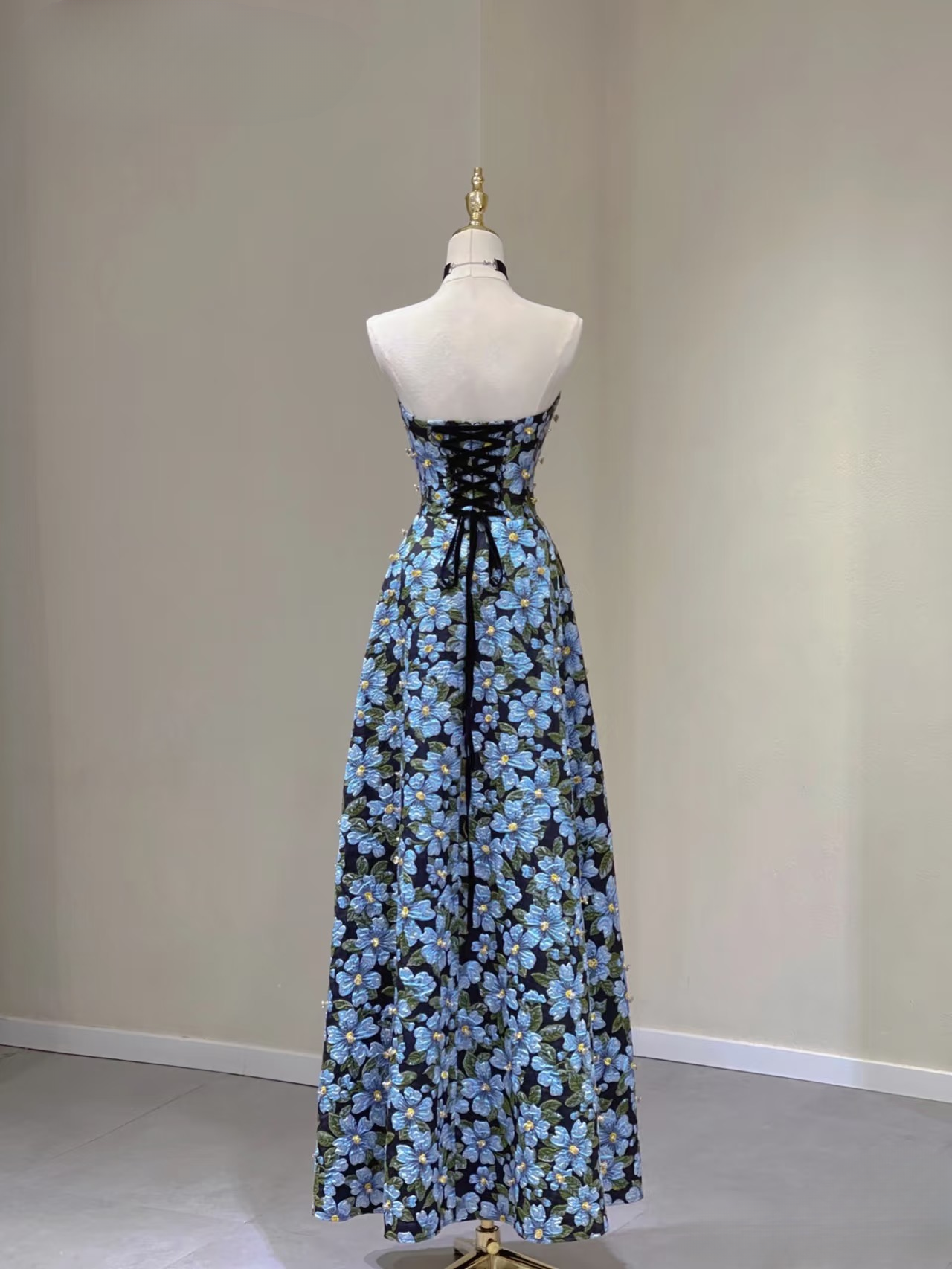 Zeitloses A-Linie Sweetheart Blau Floral Satin Langes Ballkleid Partykleid Geburtstags-Outfits Abschlusskleid AU161