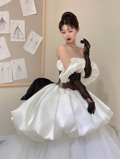 Dreamy Ball Gown Strapless Sleeveless White Satin Black Lace Long Wedding Dress Fairytale Autumn Spring Wedding Dresses AU163