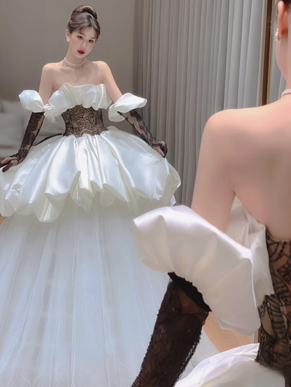 Dreamy Ball Gown Strapless Sleeveless White Satin Black Lace Long Wedding Dress Fairytale Autumn Spring Wedding Dresses AU163