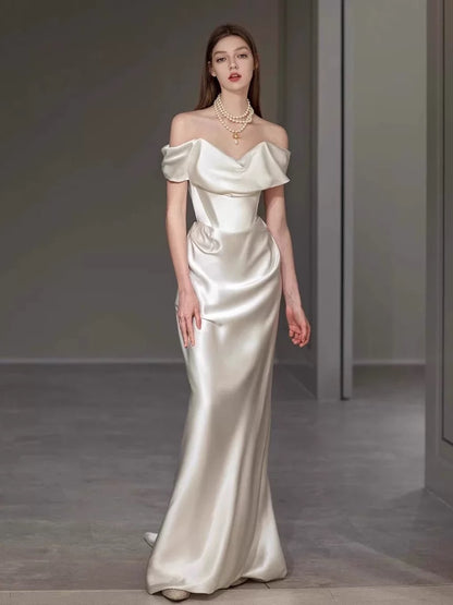Robe de mariée sirène simple en satin à épaules dénudées et manches, style conte de fées, pour l'automne, AU183