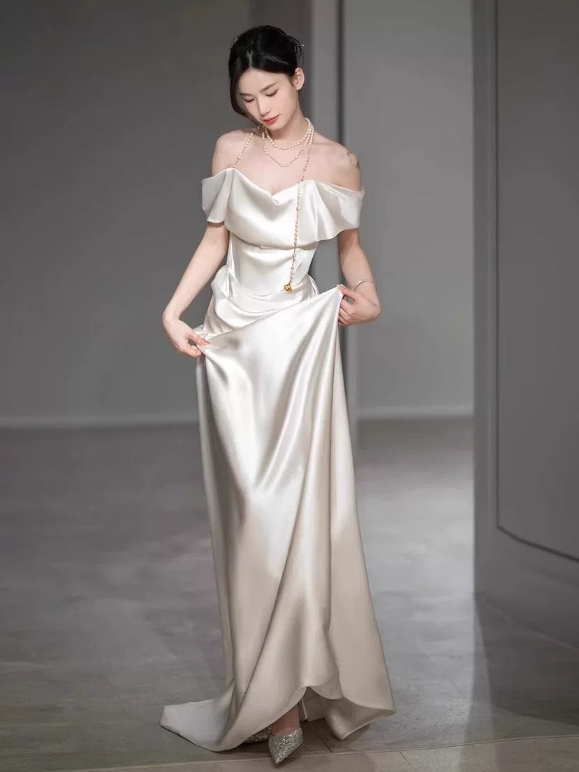 Robe de mariée sirène simple en satin à épaules dénudées et manches, style conte de fées, pour l'automne, AU183
