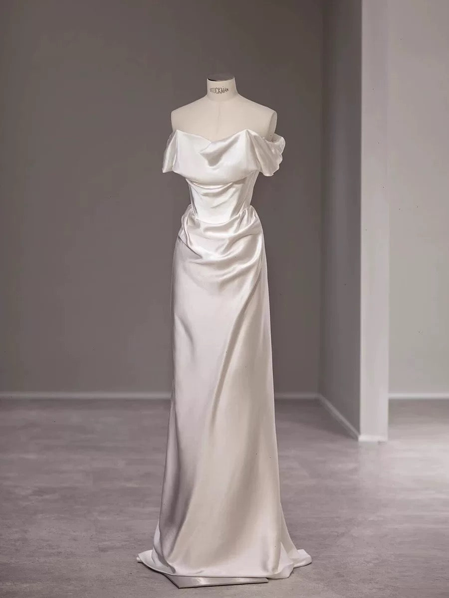 Robe de mariée sirène simple en satin à épaules dénudées et manches, style conte de fées, pour l'automne, AU183