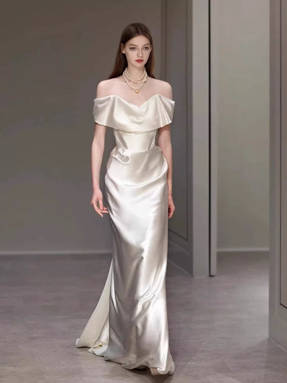 Robe de mariée sirène simple en satin à épaules dénudées et manches, style conte de fées, pour l'automne, AU183