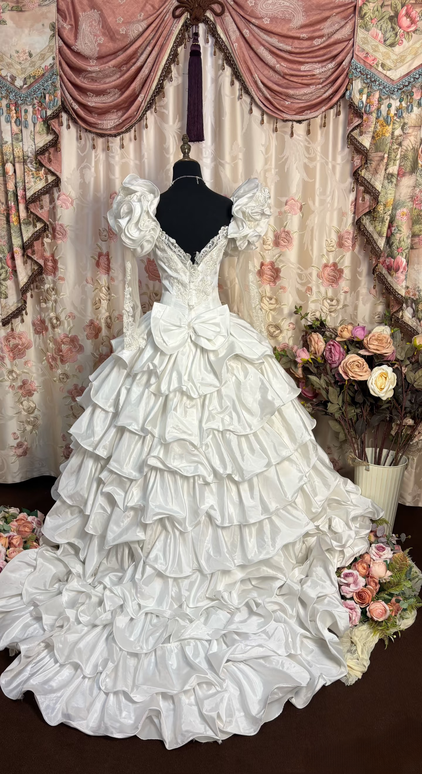 Retro Ball Gown Off The Shoulder Neckline 60s White Fitted Corset Bride Gown Long Wedding Dresses AU189