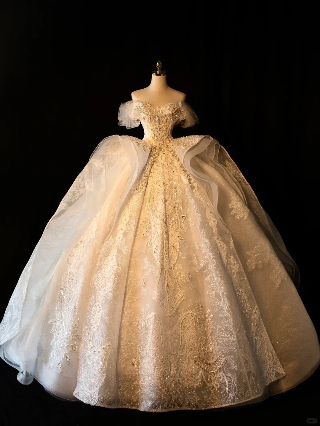 Fairy-tale Ball Gown Off The Shoulder With Half Sleeves Pearls Sequined Long Brides Gown Bridal Dress Wedding Dresses Style RB6627
