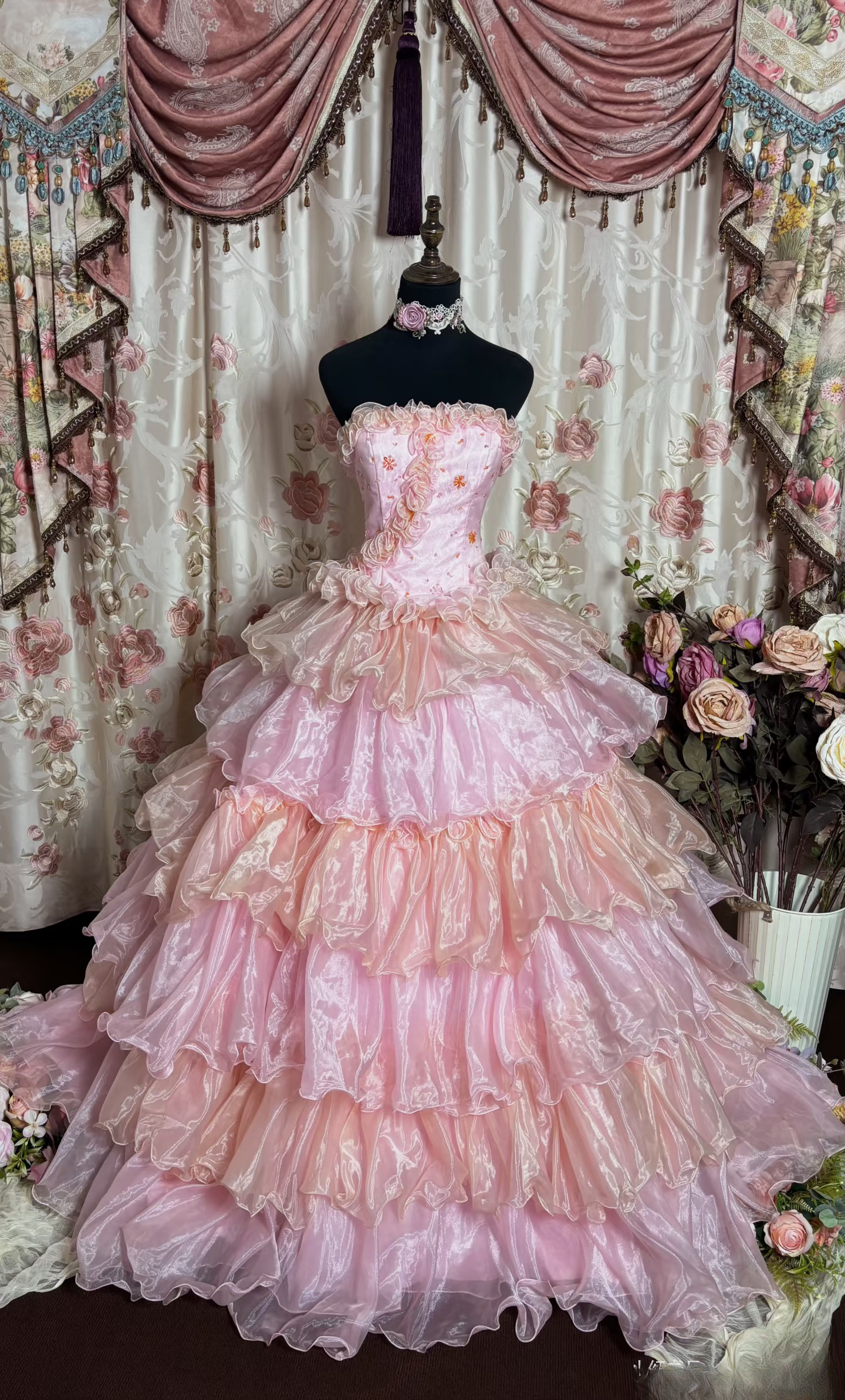 Robe de bal charmante, bustier, en tulle rose multicolore, ornée de perles, longue, idéale pour les quinceañeras et les 16 ans (AU199).