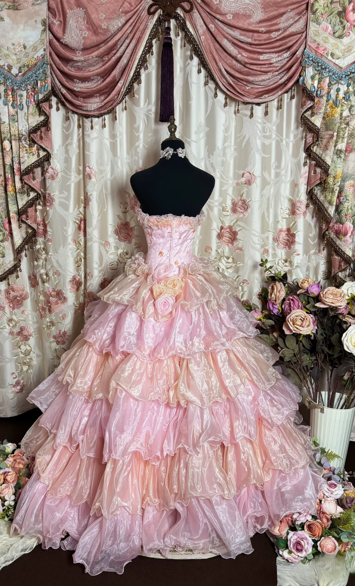Robe de bal charmante, bustier, en tulle rose multicolore, ornée de perles, longue, idéale pour les quinceañeras et les 16 ans (AU199).