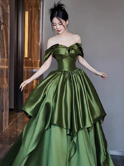 Bescheidenes Ballkleid aus schulterfreiem grünem Satin, lange Ballkleider, Partykleid zum 18. Geburtstag, Outfits, Abschlusskleid AU206