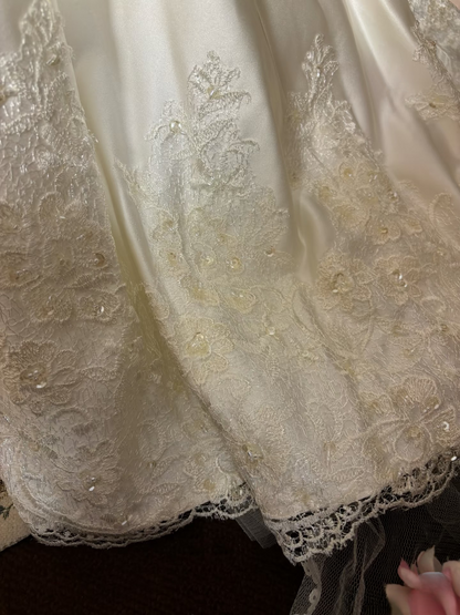 Robe de mariée blanche à bretelles spaghetti et corset ajusté, style sirène rétro années 60, référence AU210