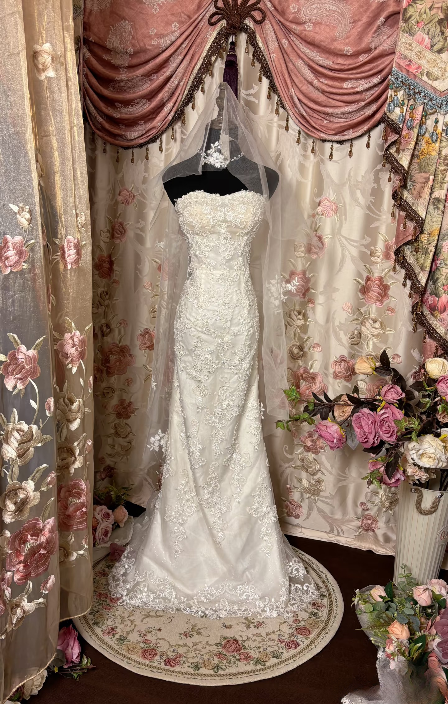 Robe de mariée blanche rétro sirène à décolleté cœur, style années 1960, corset ajusté, longue dentelle, AU232