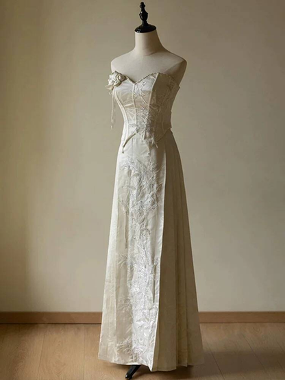 Bescheidene A-Linie Herzausschnitt Elfenbein Satin Brautkleid Lange Märchen Herbst Vintage Brautkleider AU240
