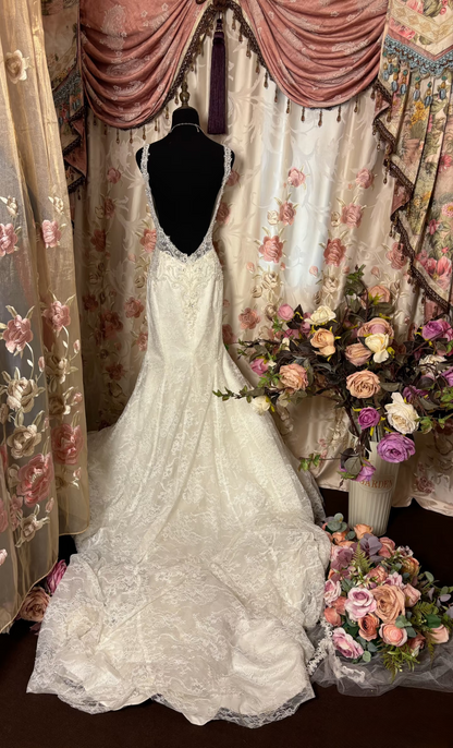 Robe de mariée longue blanche cintrée style sirène rétro années 80, en dentelle, référence AU245