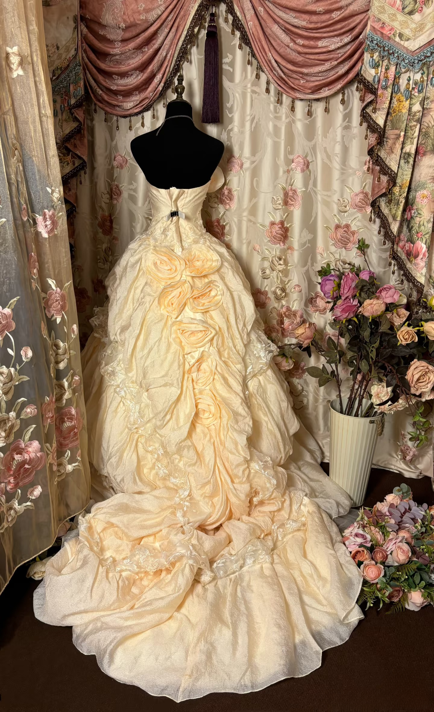 Robe de bal vintage bustier en taffetas ornée de perles, longue, idéale pour une quinceañera, un anniversaire de 15 ou 16 ans (AU246)