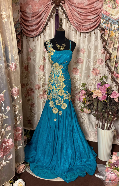 Robe de bal longue rétro sirène à fines bretelles et dentelle dorée, style années 70/80, AU257