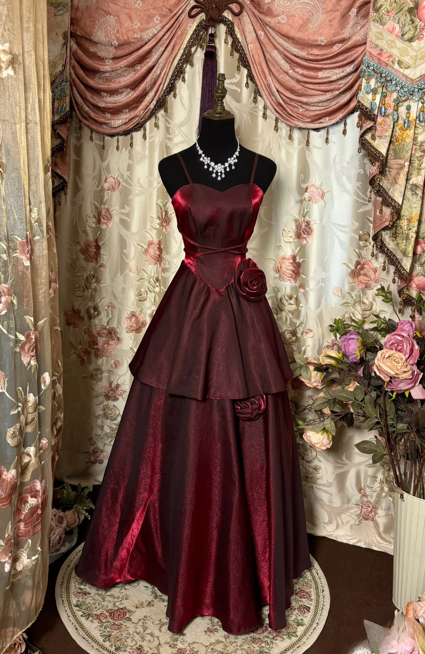 Robe de bal longue bordeaux foncé en organza, coupe trapèze, bretelles spaghetti, taille modeste, AU261