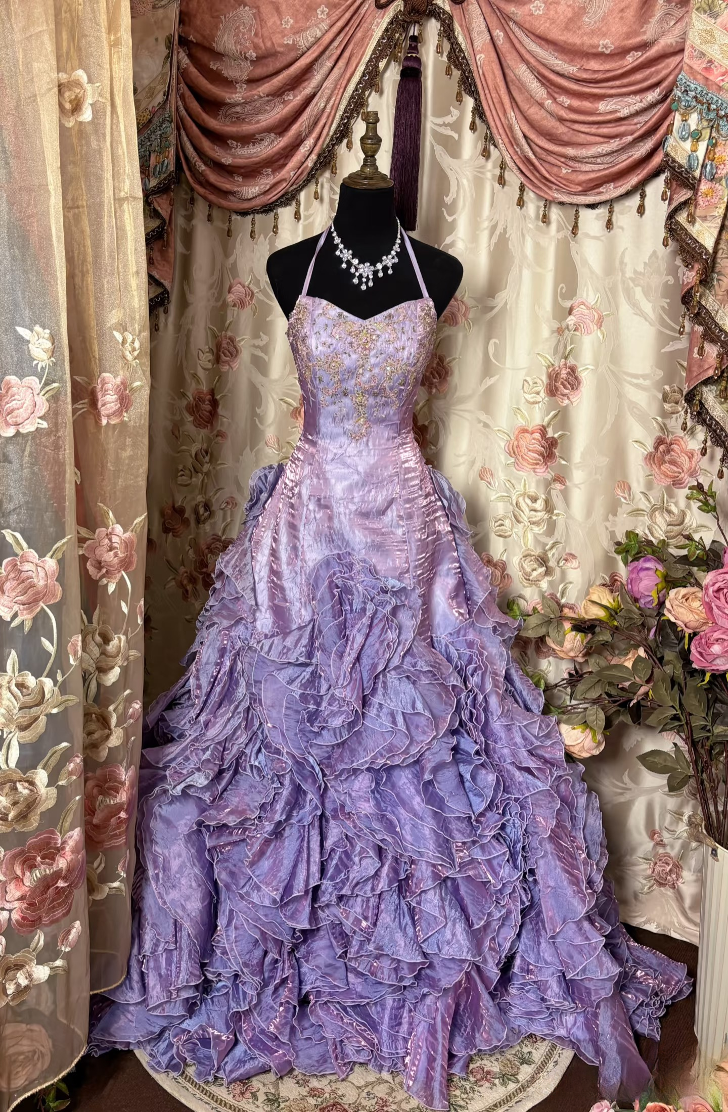 Vintage Ball Gown Halter Light Grape Lilac With Gold Beaded Long Quinceanera Dress Sweet 15 16 Dresses AU264