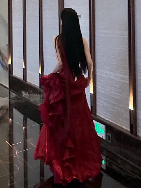 Edle Meerjungfrau trägerloses Burgunderrotes langes Ballkleid mit Schal Partykleid 21. Geburtstag Outfits Abschlusskleid AU269