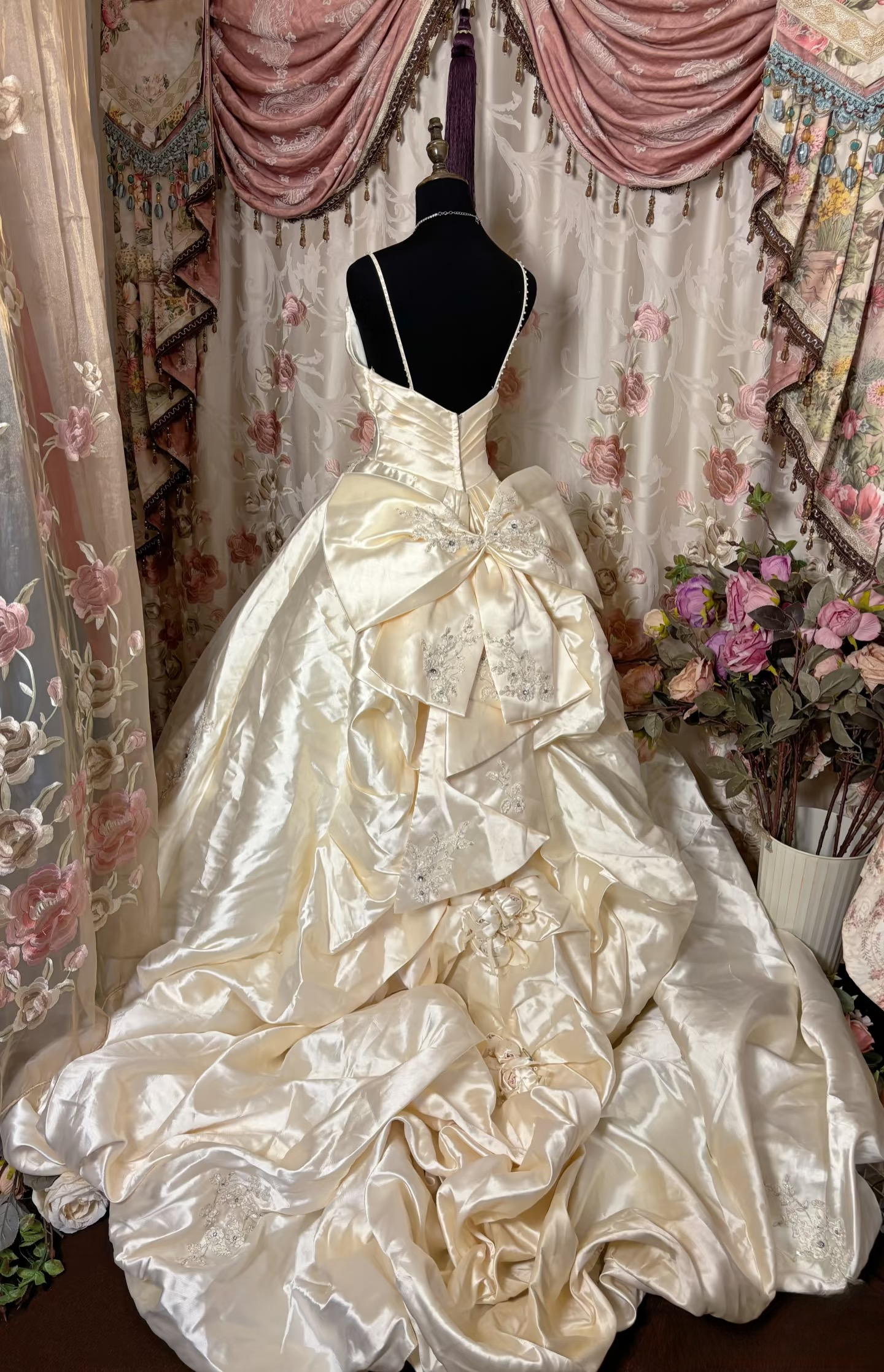 Robe de bal rétro à fines bretelles, couleur ivoire, style années 70, coupe ajustée et corset, robe de mariée longue, référence AU272