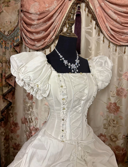 Robe de bal vintage années 1960, col carré, satin, coupe ajustée, plissée et froncée, robe de mariée longue, robe de mariée élégante AU283