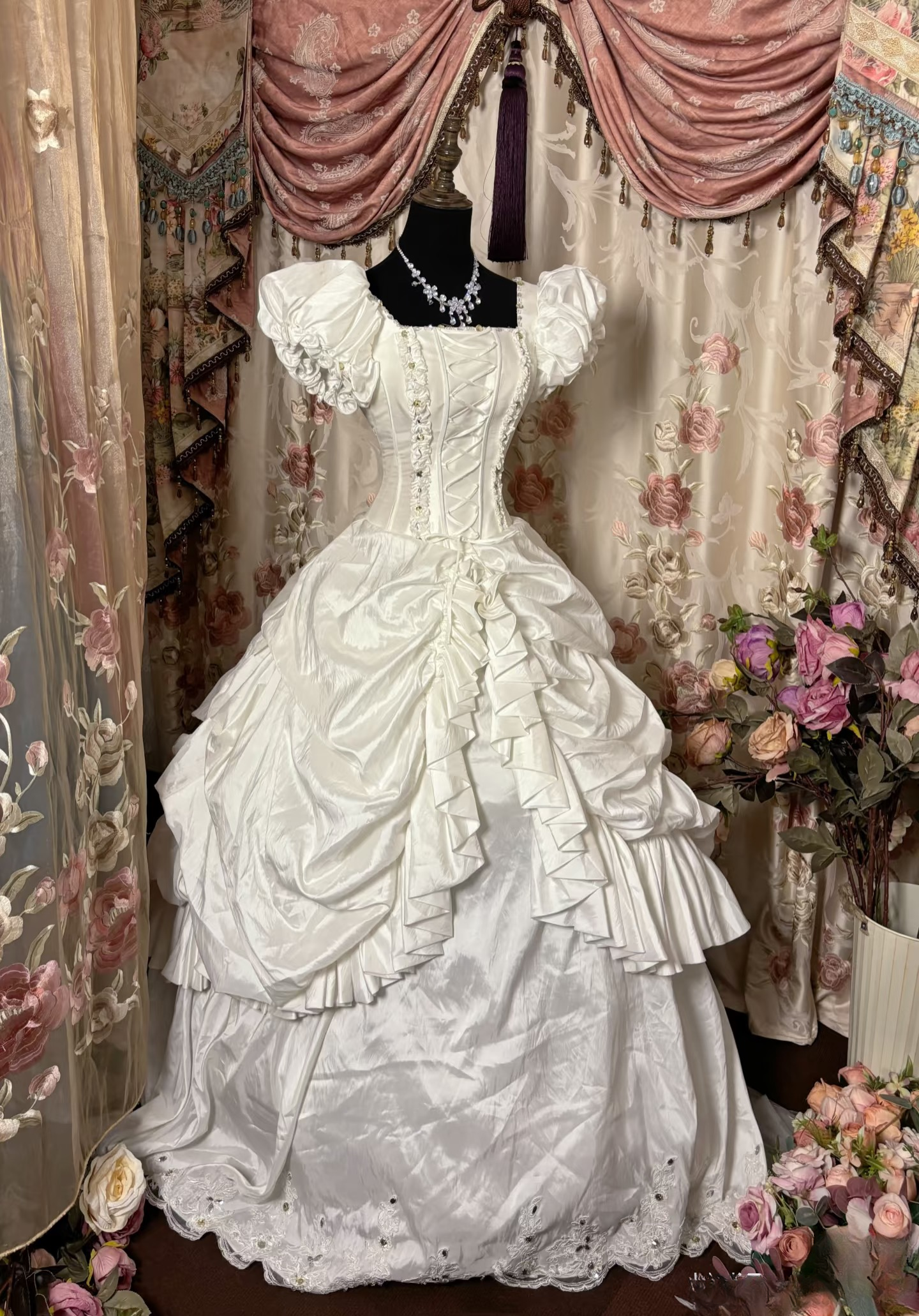 Robe de bal vintage années 1960, col carré, satin, coupe ajustée, plissée et froncée, robe de mariée longue, robe de mariée élégante AU283