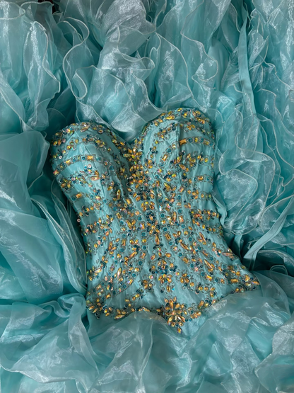 Robe de bal vintage bleue à décolleté cœur, ornée de perles dorées, à volants et à plusieurs couches, longue, idéale pour une quinceañera, un anniversaire de 15 ou 16 ans (AU284)