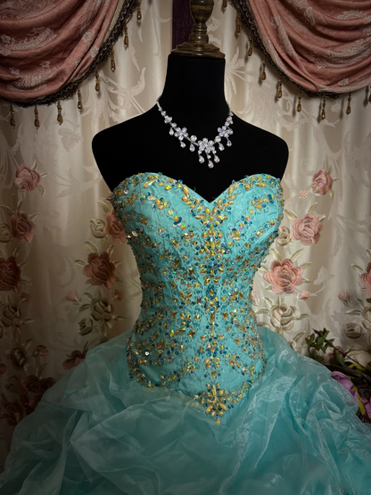 Robe de bal vintage bleue à décolleté cœur, ornée de perles dorées, à volants et à plusieurs couches, longue, idéale pour une quinceañera, un anniversaire de 15 ou 16 ans (AU284)
