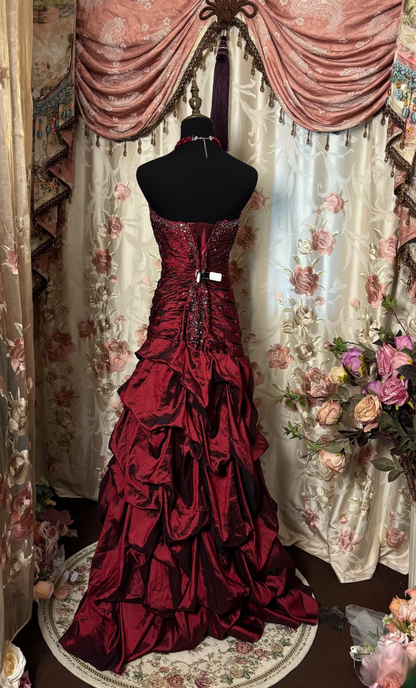 Robe de bal longue bordeaux en taffetas, style sirène vintage, décolleté cœur, sans manches, ornée de perles argentées (AU290)