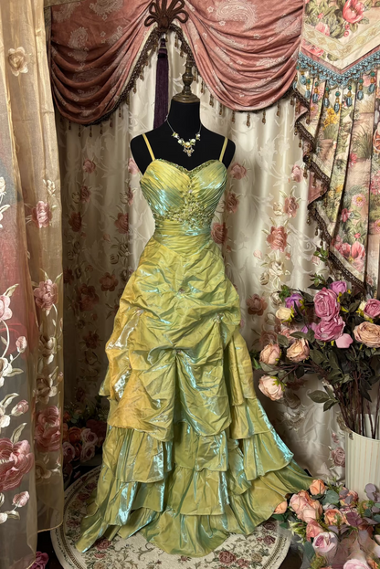 Robe de bal longue vintage sirène à bretelles spaghetti vert sauge ornée de perles et de pierres précieuses, idéale pour les soirées formelles et les adolescentes (AU292)