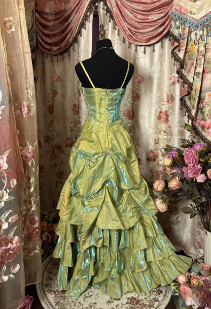 Robe de bal longue vintage sirène à bretelles spaghetti vert sauge ornée de perles et de pierres précieuses, idéale pour les soirées formelles et les adolescentes (AU292)