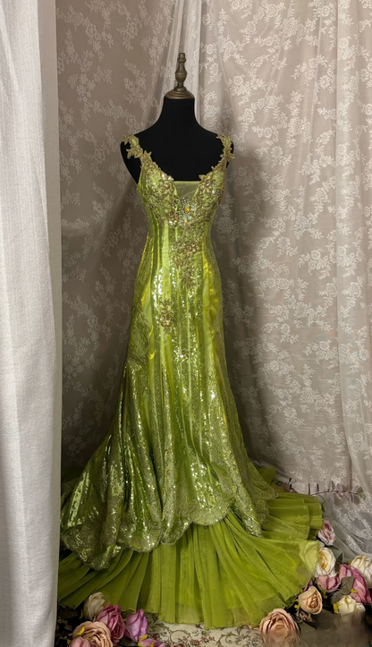 Robe de bal longue vintage sirène à col en V, sequins verts et perles, ornée de pierres précieuses, idéale pour les soirées formelles et les jeunes filles (AU293)