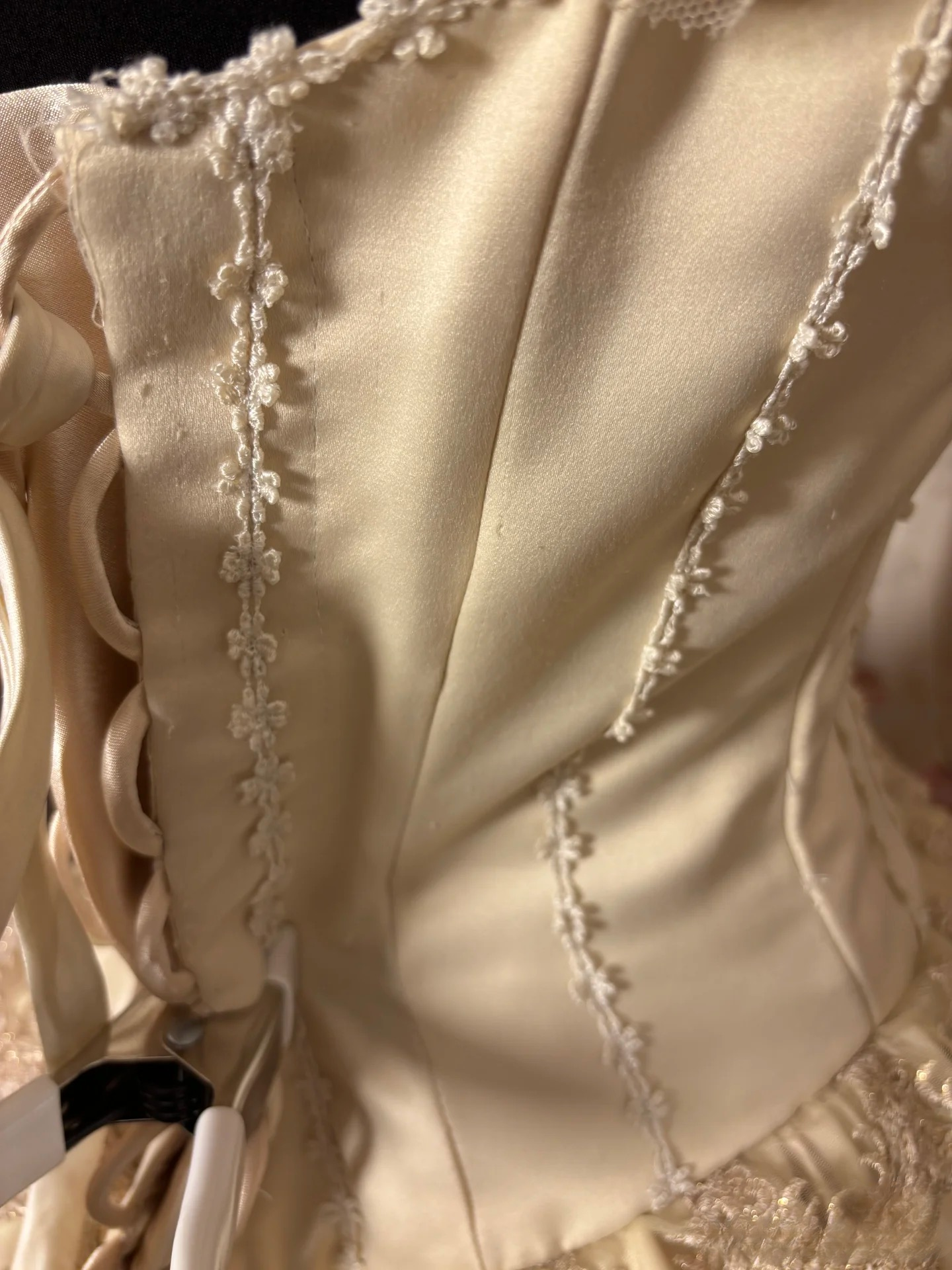Robe de bal vintage à col carré ornée d'appliqués et de volants, longue, idéale pour une quinceañera, un anniversaire de 15 ou 16 ans (AU294).