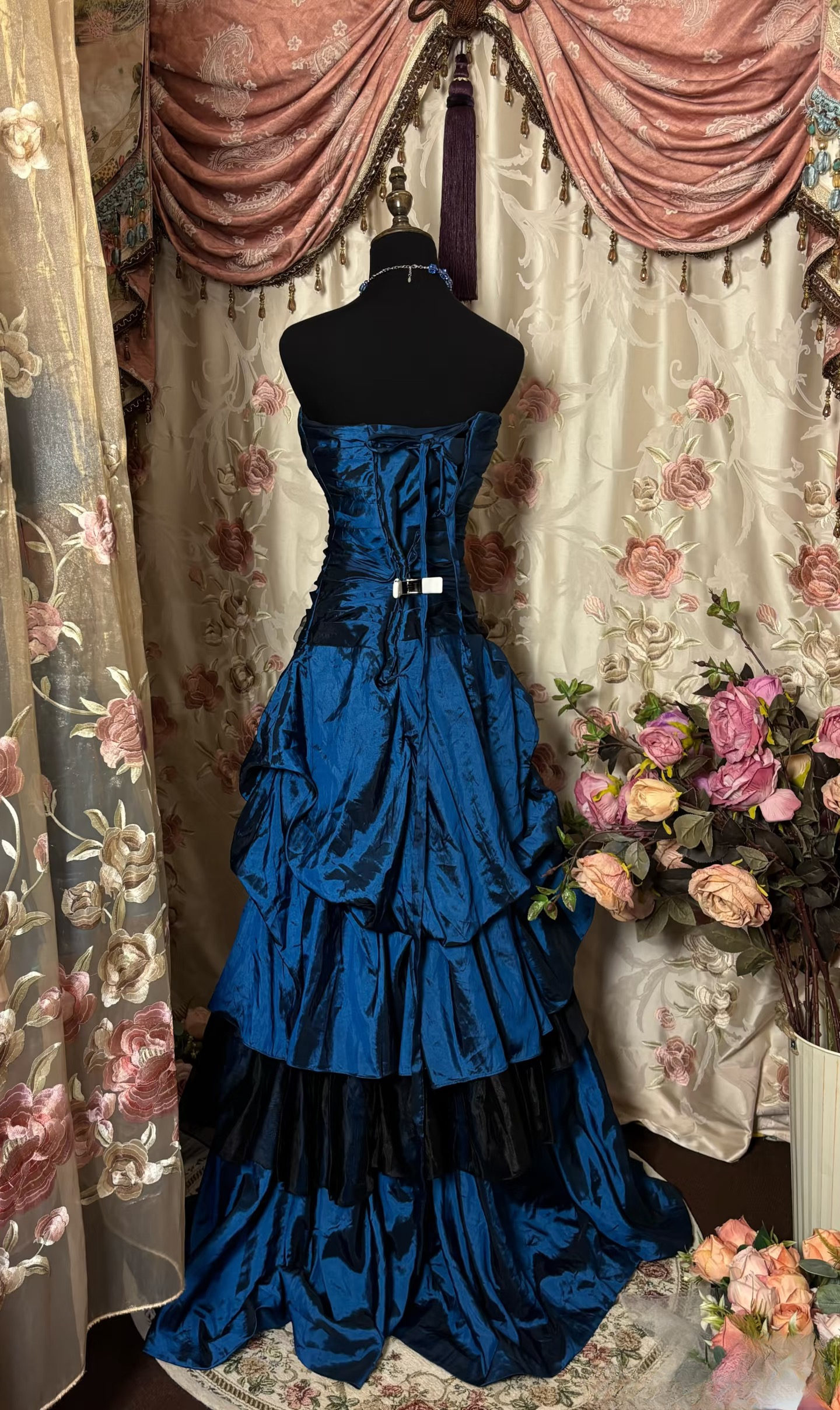 Robe de bal longue vintage sirène bleu marine années 70, sans manches et à volants, AU297