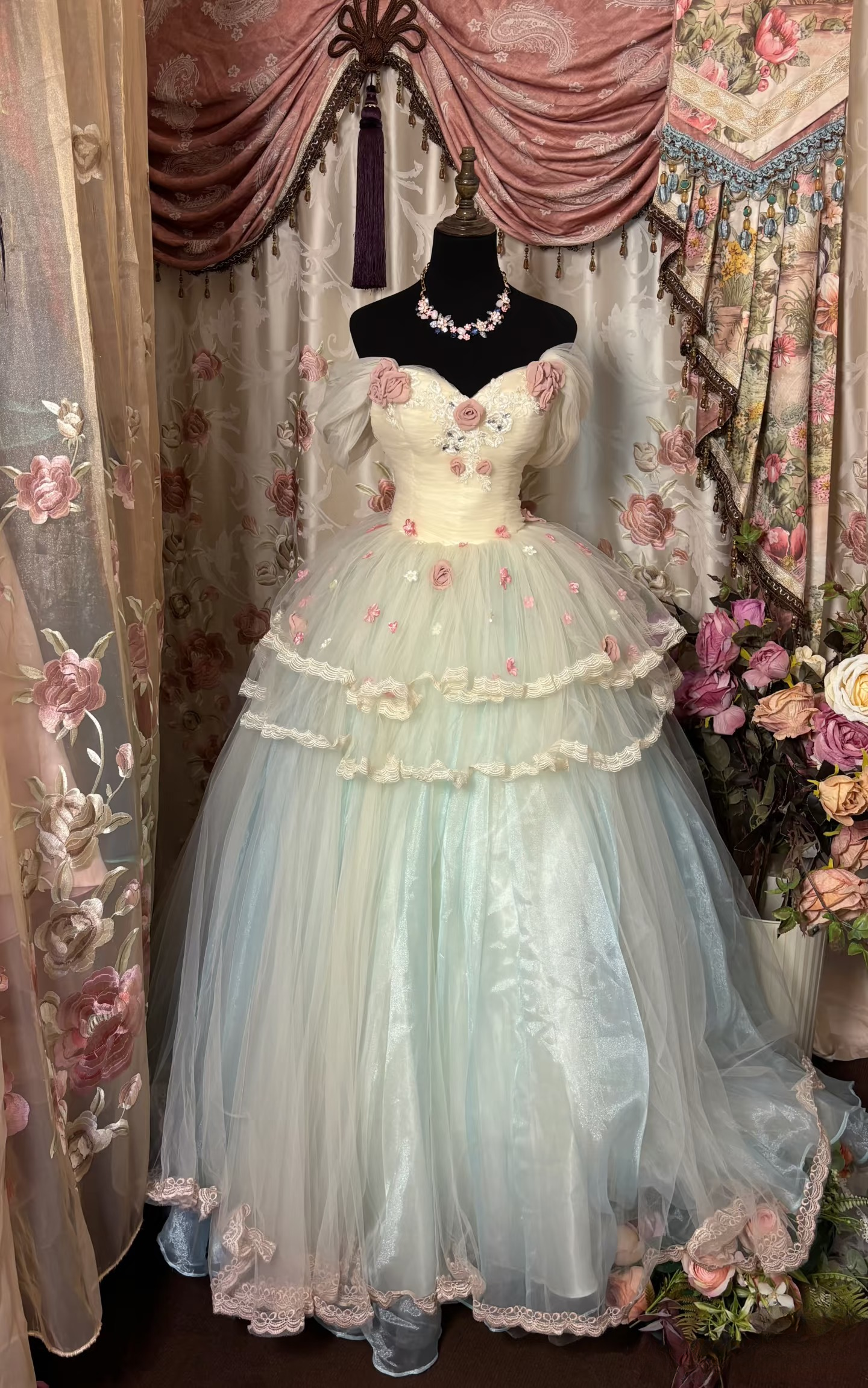 Dazzling Ball Gown Off The Shoulder Tulle With Appliques Ruffle Layers Long Quinceanera Dresses Sweet 15 16 Birthday Gown AU305