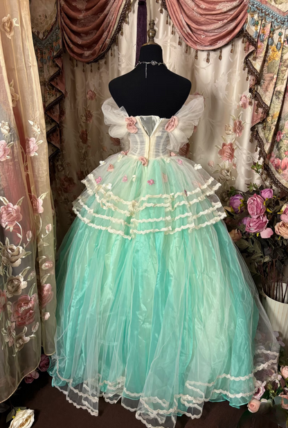 Robe de bal éblouissante en tulle à épaules dénudées avec appliques et volants superposés, robe longue de quinceañera, robe d'anniversaire pour les 15 ou 16 ans AU309