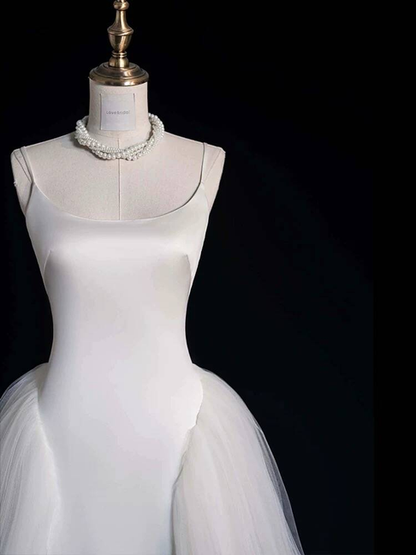 Princess Ball Gown Square Neck White Satin Wedding Dress Fairytale Autumn Wedding Gown AU318