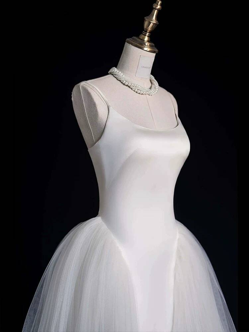 Princess Ball Gown Square Neck White Satin Wedding Dress Fairytale Autumn Wedding Gown AU318