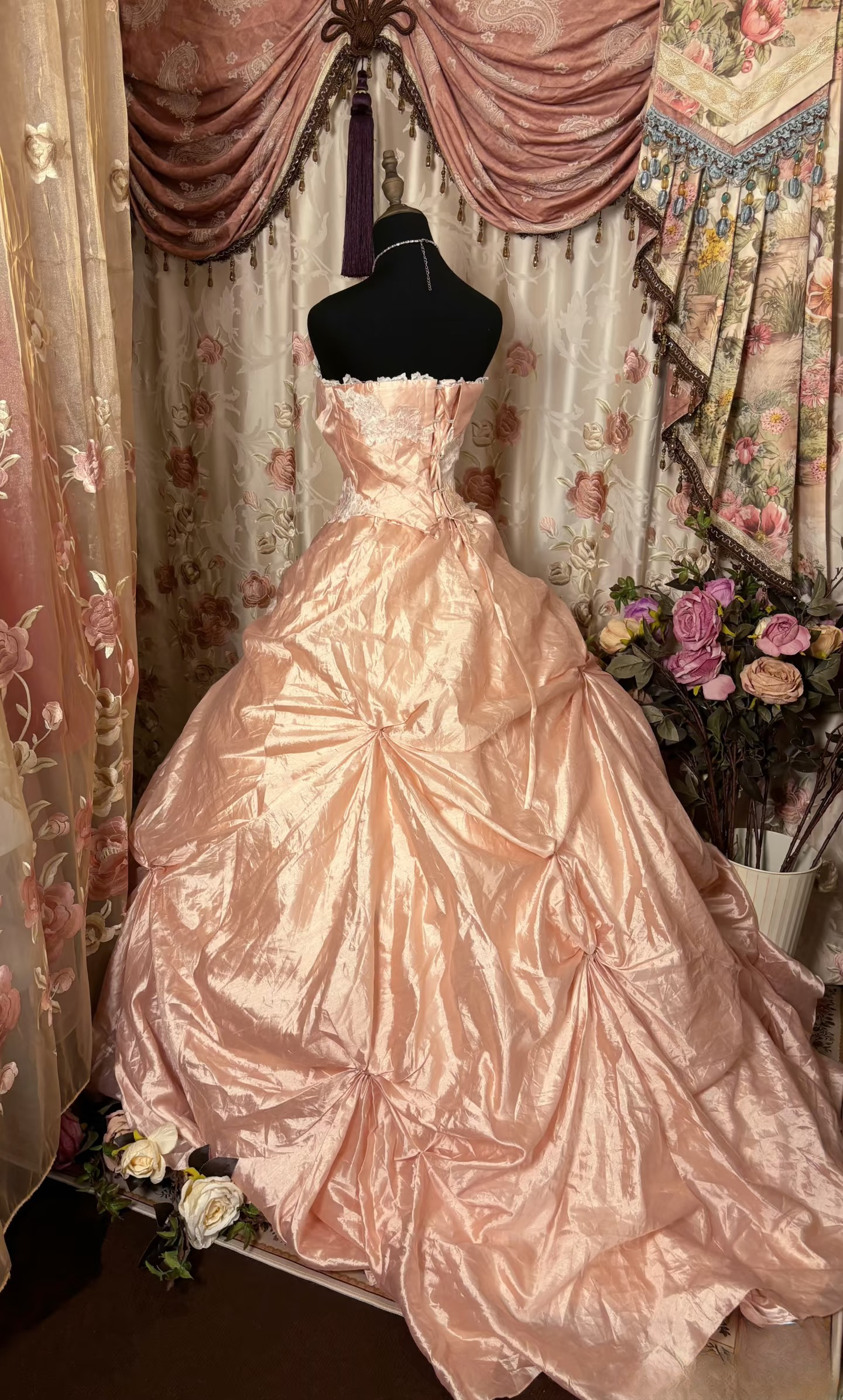 Robe de bal élégante sans bretelles en taffetas rose poudré avec dentelle et volants, longue, idéale pour une quinceañera, un anniversaire de 15 ou 16 ans (AU326)