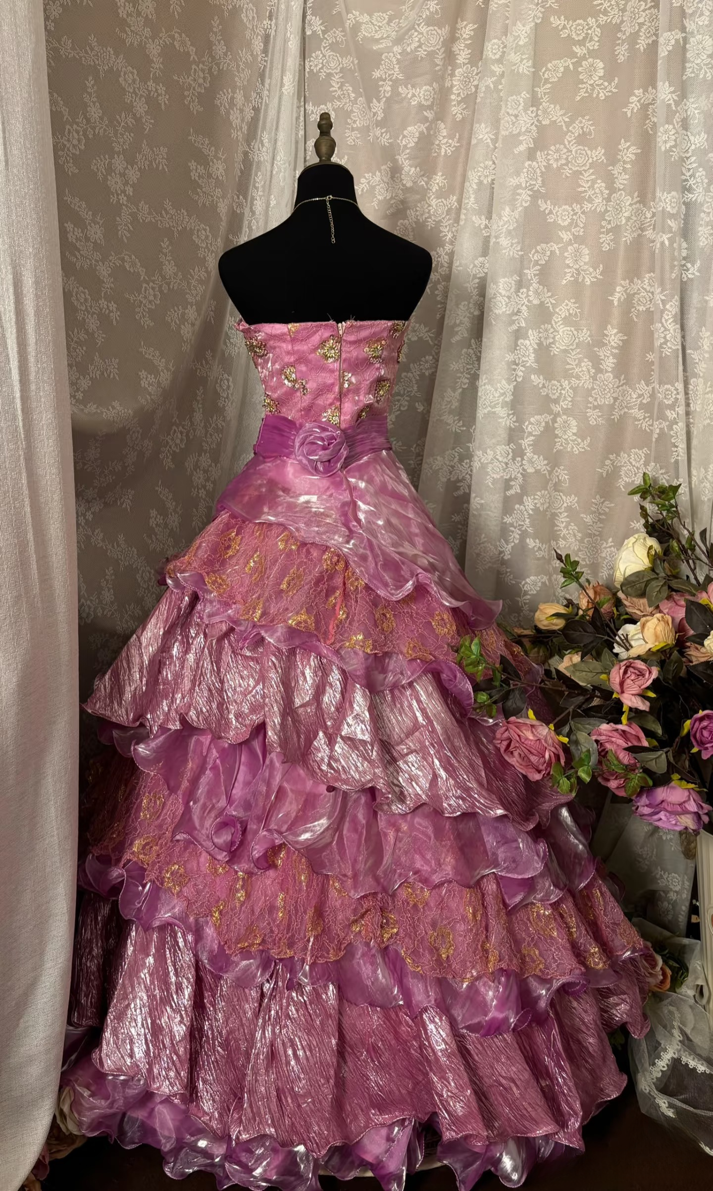 Graceful Ball Gown Strapless Lilac Organza With Appliqued Lace Ruched Ruffles Long Quinceanera Dresses Sweet 15 16 Birthday Gown AU330