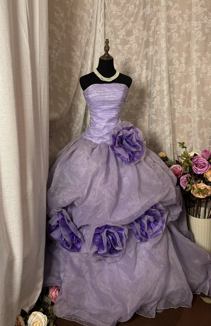 Robe de bal princesse bustier lilas sans manches à volants, longue et froncée, idéale pour une quinceañera, un anniversaire de 15 ou 16 ans (AU338)