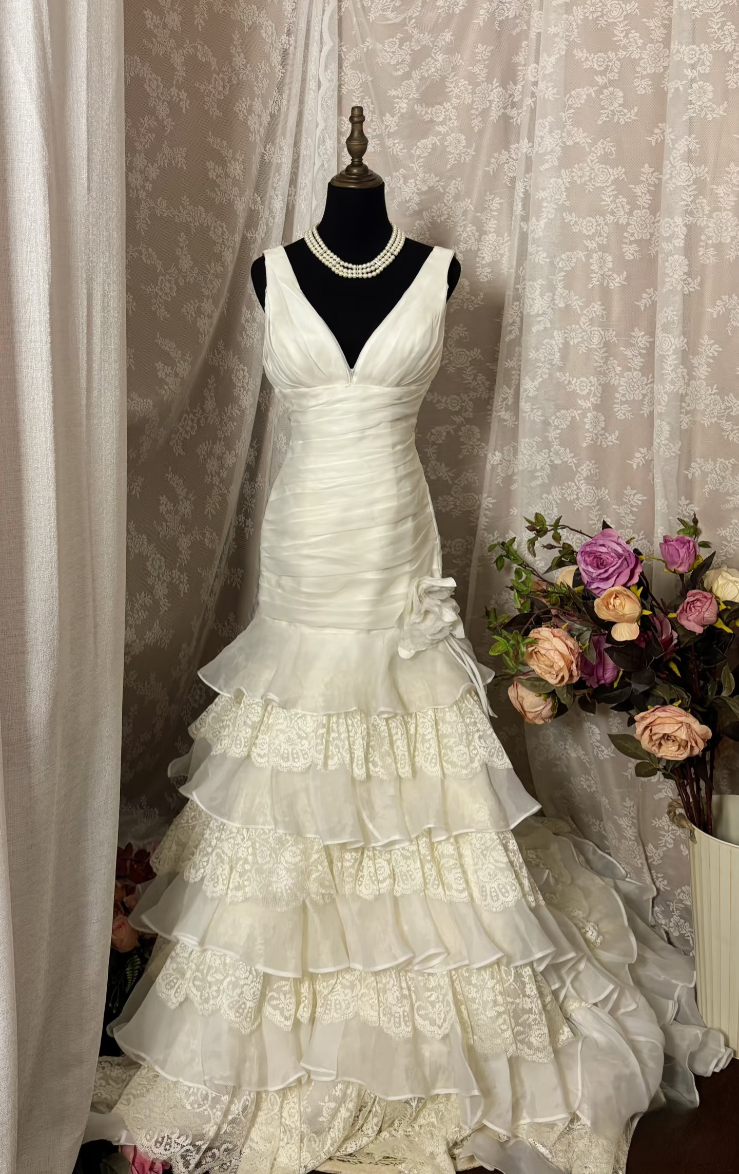 Robe de mariée longue sirène élégante vintage années 60, col en V, dentelle, ivoire, multicouches, AU346