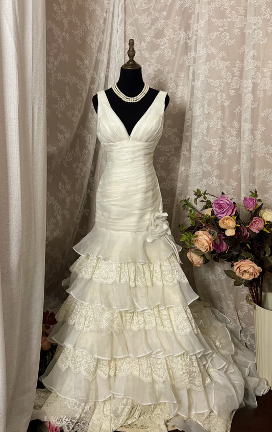 Vintage Elegant Mermaid V Neck Lace 60s Ivory Multi Layers Long Bride Dress Long Bride Dress Classy Wedding Dresses AU346