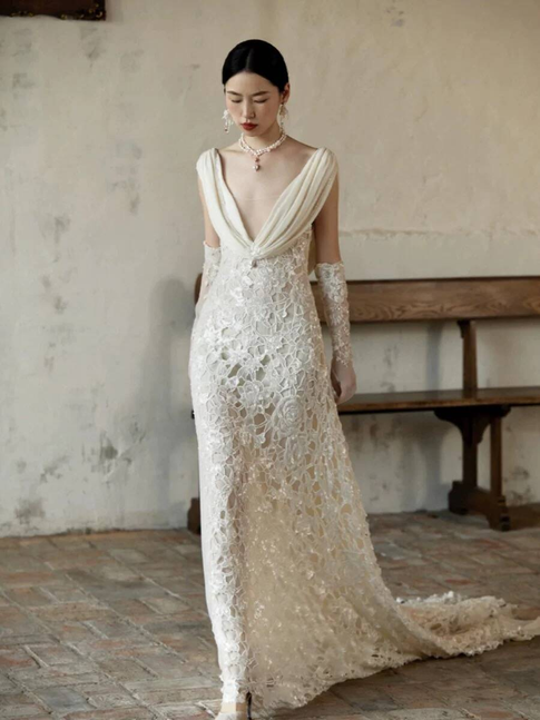 Robe de mariée fourreau modeste en dentelle blanche, col en V, sans manches, style conte de fées, AU349
