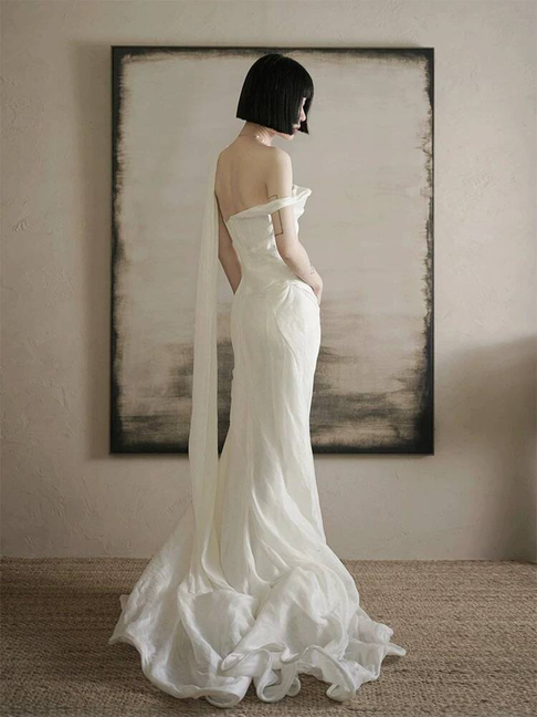 Vintage Mermaid V Neckline White Wedding Gown Long Fairytale Autumn Wedding Dresses AU357