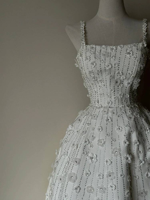 Modest Ball Gown Spaghetti Straps Satin White Wedding Dress Fairytale Flowers Wedding Dresses AU468