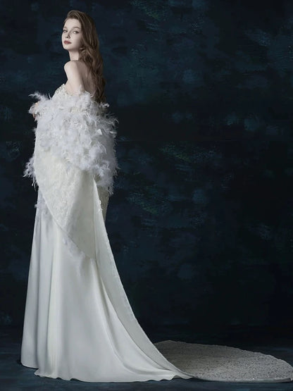 Robe de mariée longue d'été, style sirène sexy, ornée de perles argentées et de pierres précieuses. Robe de mariée élégante AU383